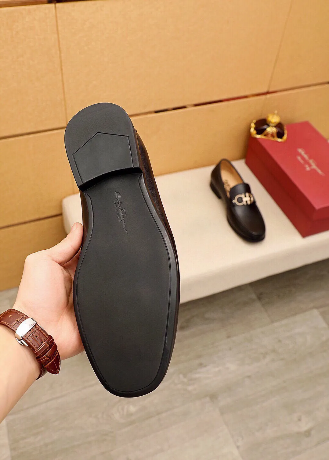 Men's shoes 💰480 💐 Product trademark: Ferragamo "Ferragamo" casual leather shoes Regular size: 38-44 (45🉑️customized) Product materials: Selected imported first-layer calfskin upper + luxury hardware buckle, imported water-dyed cow leather lining. Strong three-dimensional visual effect, original outsole color: 3⃣️seed leather materials available